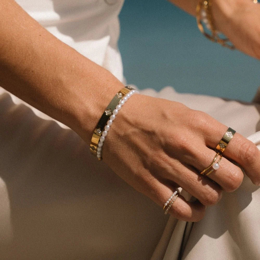 White pearl bracelet