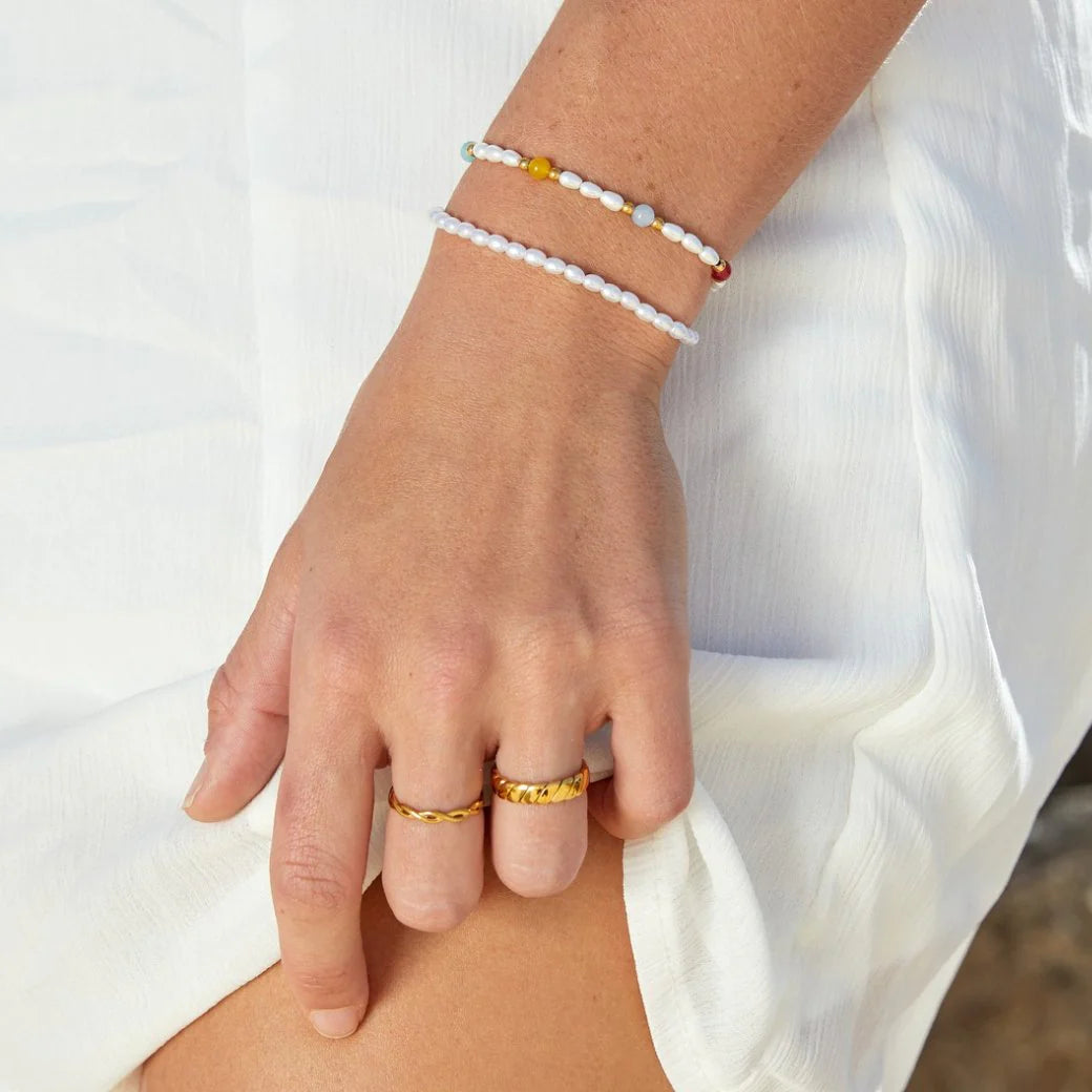White pearl bracelet